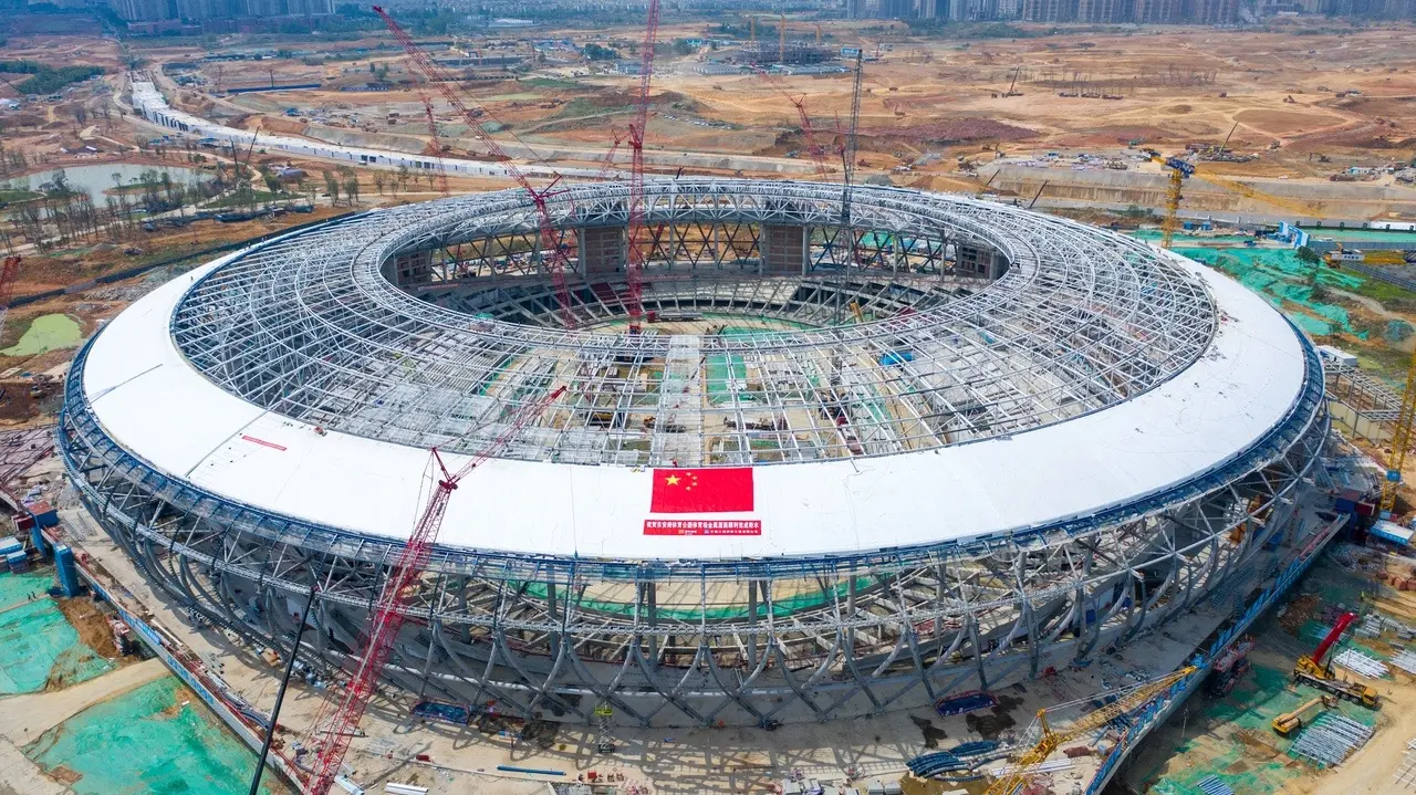 还有体育场, 毫米内, 精准控制在 还有体育场, 毫米内, 精准控制在