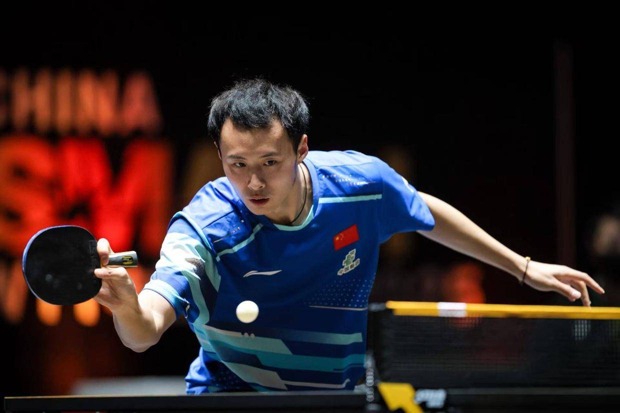 赛后接受采 赛后接受采