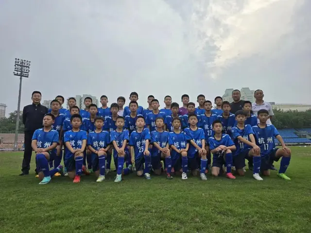 球发展交流, 部队